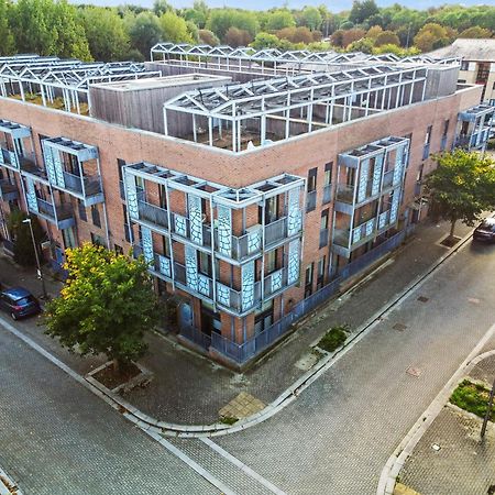 Sleek Modern City Apartment Milton Keynes Exterior photo