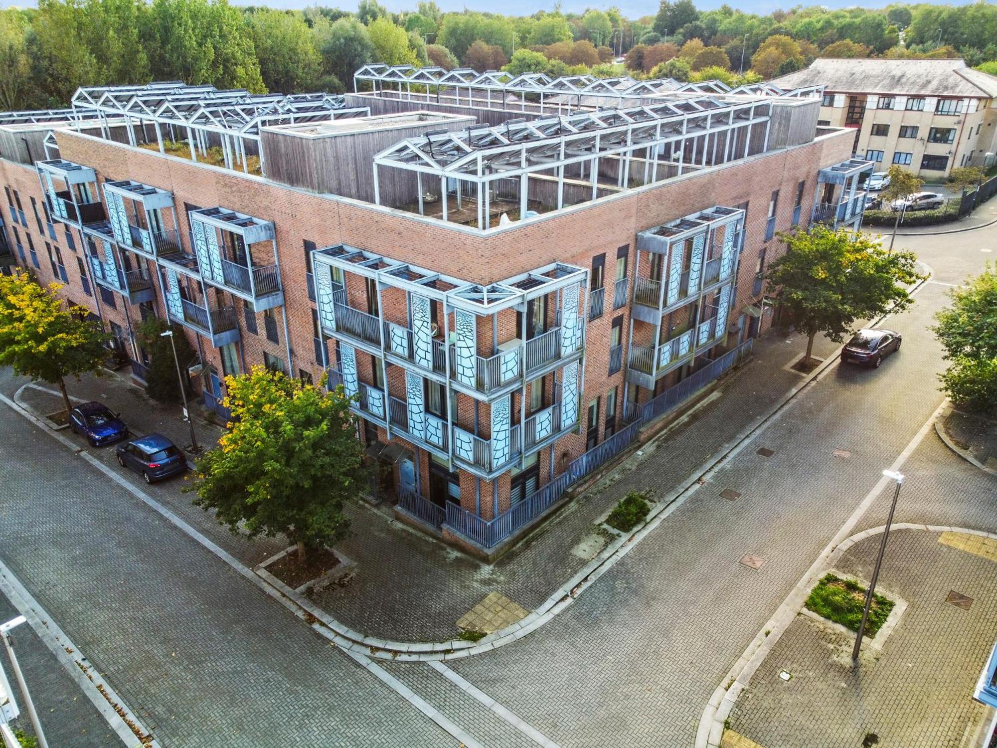 Sleek Modern City Apartment Milton Keynes Exterior photo